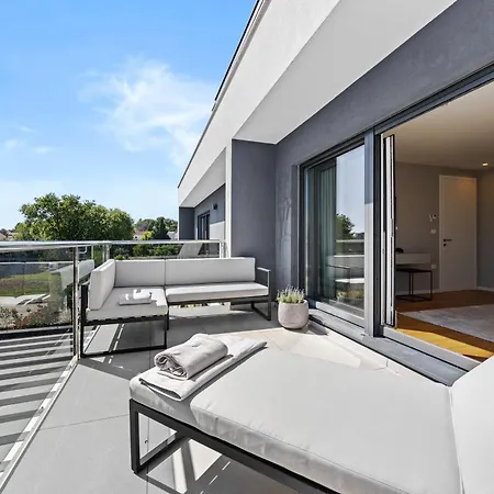 Luxury Luma Pula