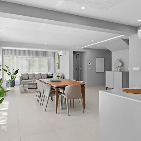 Luxury Luma Villa *